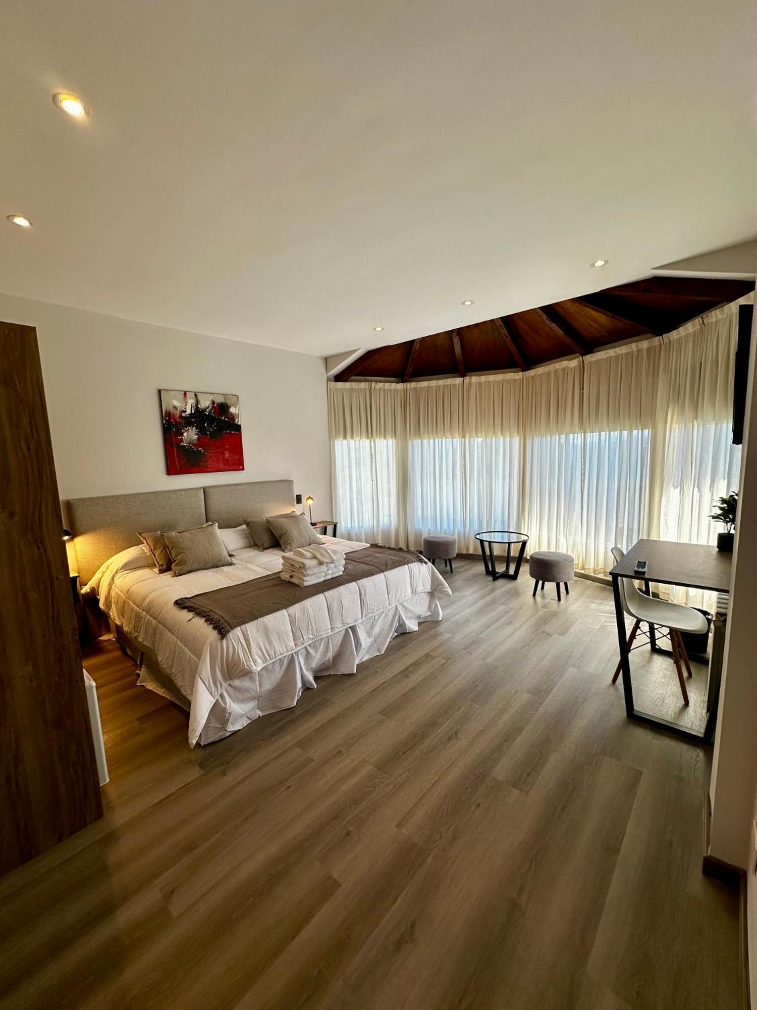 Nbh Lacus Boutique Hotel San Carlos de Bariloche Exterior photo
