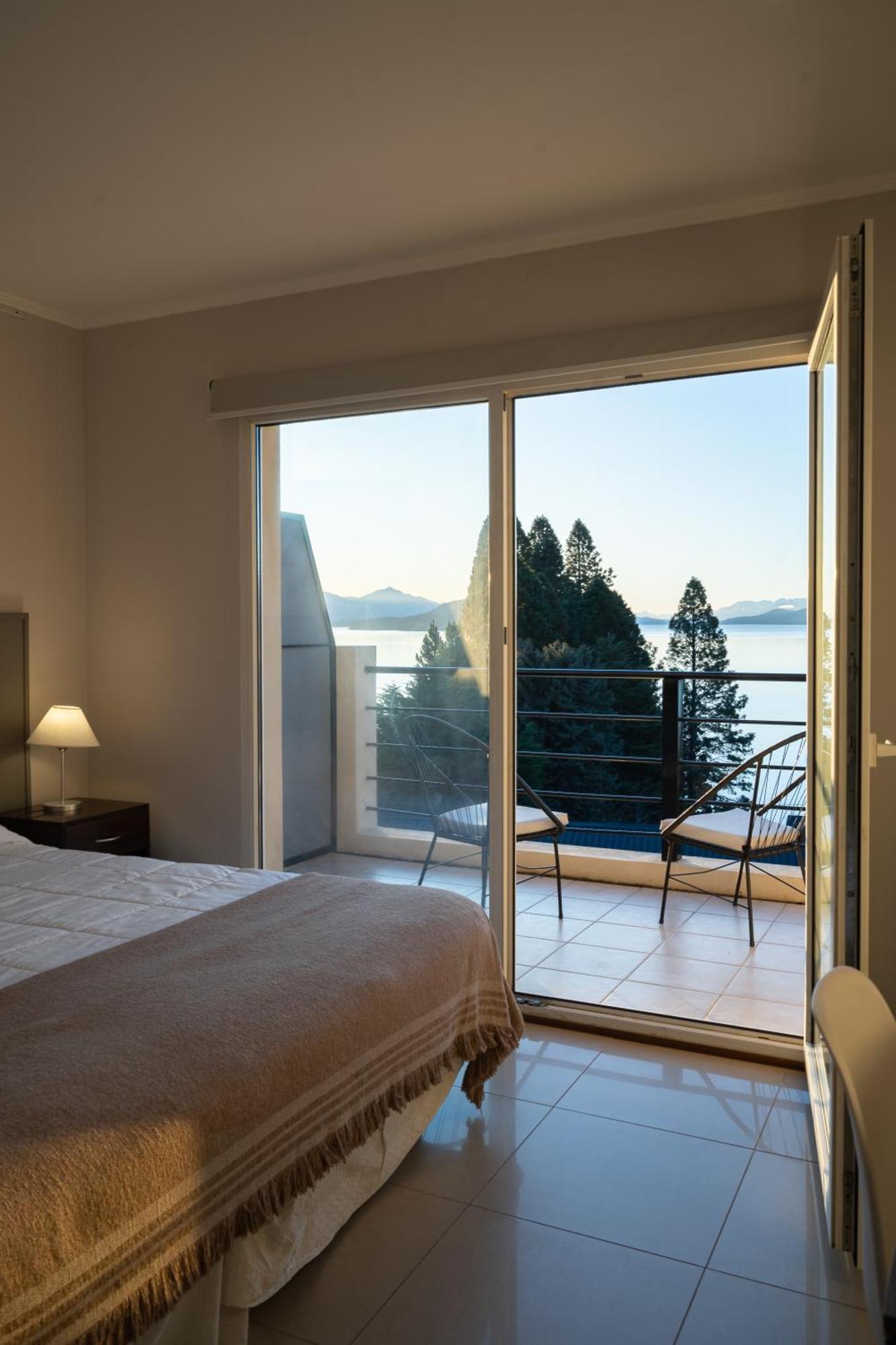 Nbh Lacus Boutique Hotel San Carlos de Bariloche Exterior photo